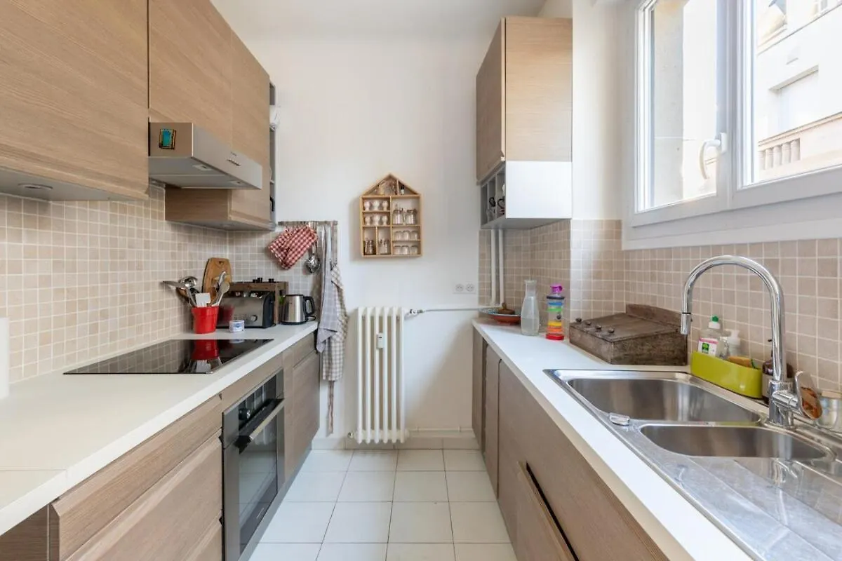 Copernic- Ci - Apt For 2 P 10 Min From Arc De Triomphe Paris
