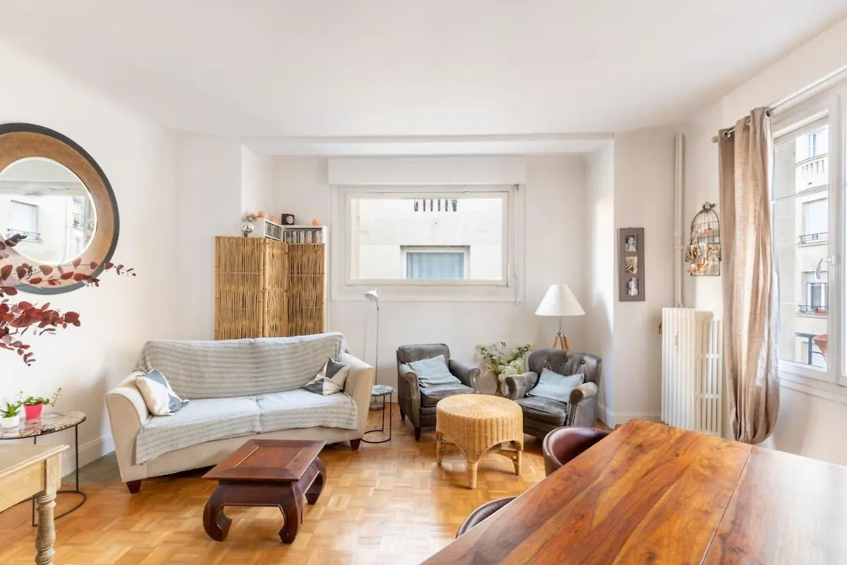 Copernic- Ci - Apt For 2 P 10 Min From Arc De Triomphe Paris